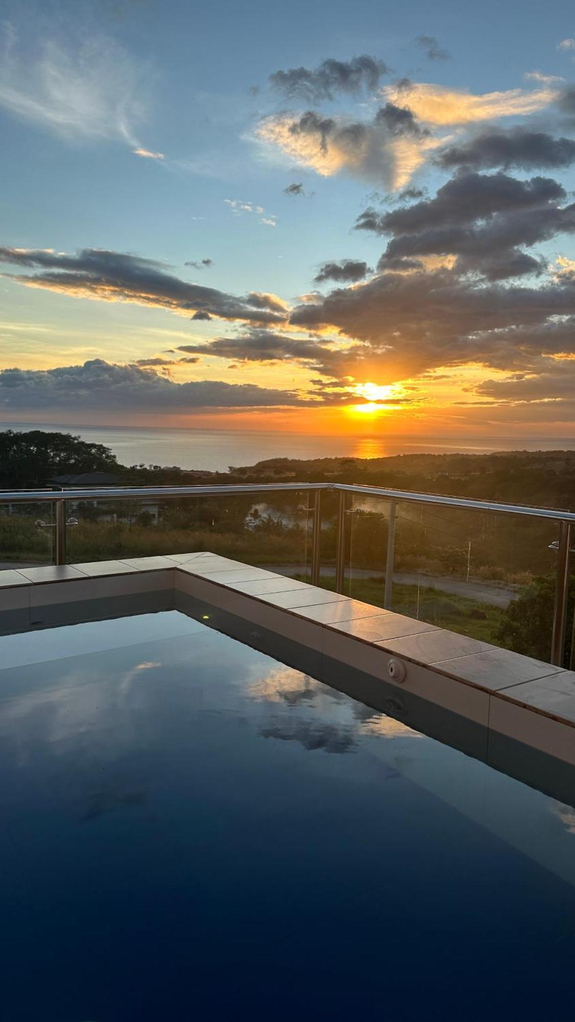 Casa Amores: Camaya Coast Mariveles Exterior foto